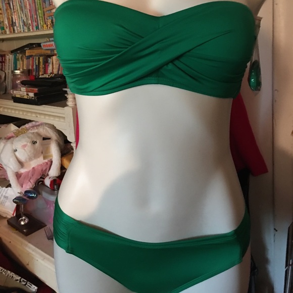 Other - 🌹Super cute bikini top -bottom NWT Gorgeous Green